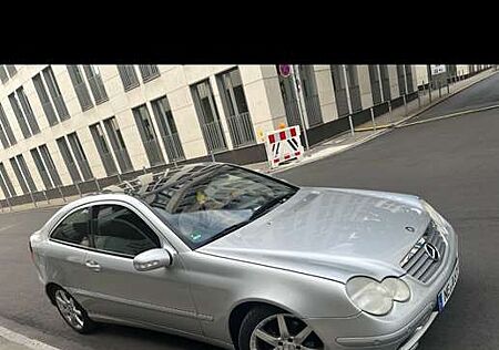 Mercedes-Benz C 180 Coupe mit Panorama Dach technisch einwandfrei!!