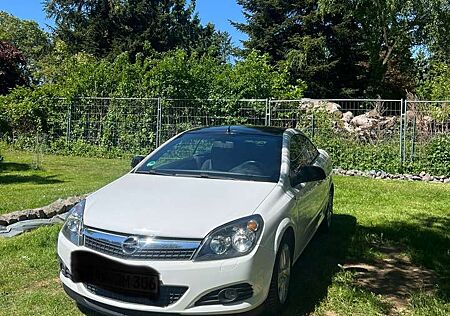 Opel Astra Twin Top 1.8 Edition 111 Jahre