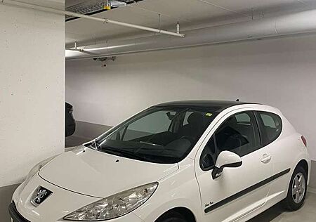 Peugeot 207 95 VTi Urban Move *TÜV NEU* *PANO* *GzJahrReif*