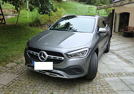 Mercedes-Benz GLA 200 7G-DCT Progressive