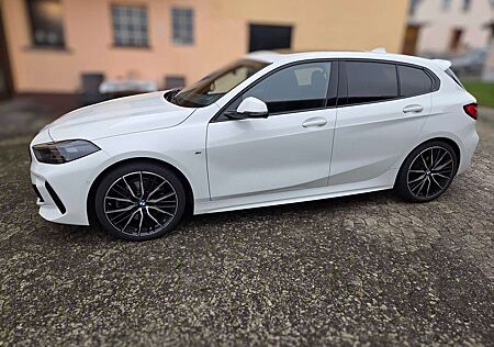 BMW 120i 120 Aut. M Sport Pano AHK