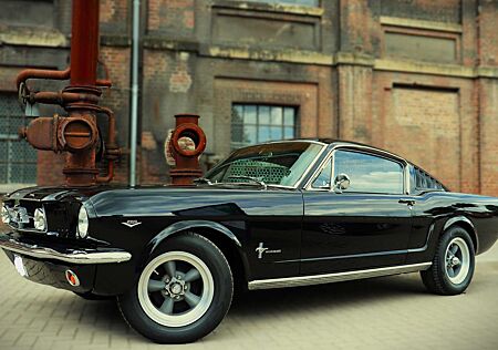 Ford Mustang Fastback 2+2