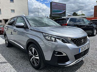 Peugeot 5008 Allure PANORAMADACH/Kam180°/7Sitze/ZR-neu!