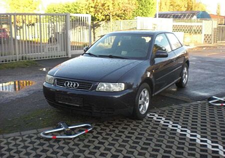 Audi A3 1.6 Attraction Tüv/AU 10/2025