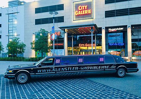 Lincoln Town Car VIP Show-Stretchlimousine