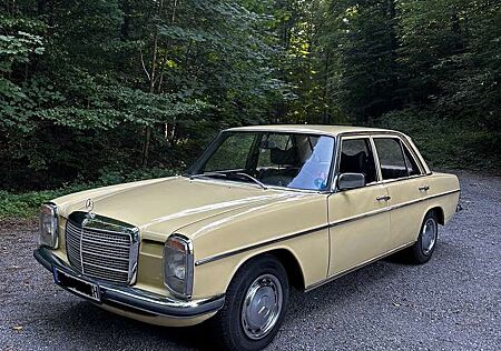 Mercedes-Benz W 114/115 Strich-Acht 200