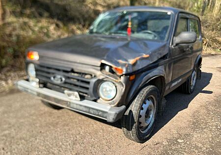 Lada Taiga Basis 4x4 60TKM FAHRBEREIT