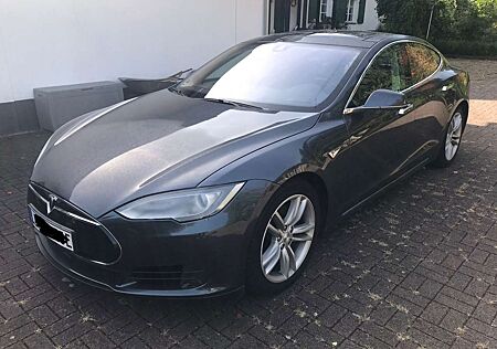 Tesla Model S 85D Allradantrieb