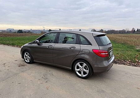 Mercedes-Benz B 180 (BlueEFFICIENCY)
