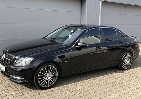 Mercedes-Benz C 180 BlueEFFICIENCY mit viel Extras Rückfahrtcamera