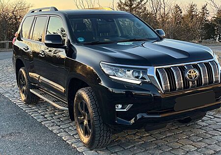 Toyota Land Cruiser LC 2.8 D-4D Exec., AKH, 8-fach bereift, Kimaautom.