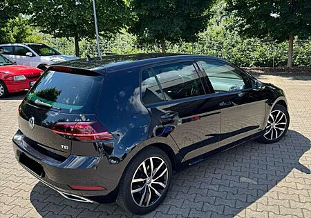 VW Golf Volkswagen VII Highline *LED*Virtual Cockpit*8-fach Bereifung