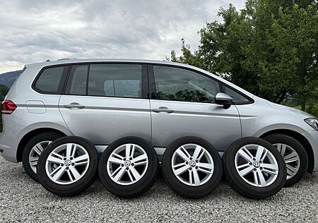 VW Touran Volkswagen 1.6 TDI, AHK abnehmbar, gepflegt - 2 Rädersätze