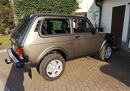Lada Niva Legend