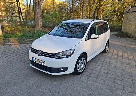 VW Touran Volkswagen 1.6 TDI DPF BlueMotion Technology DSG Comfo