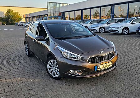 Kia Cee'd Ceed / 1.4 CVVT