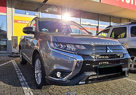 Mitsubishi Outlander 2.0 4WD CVT Diamant+