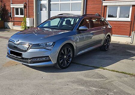 Skoda Superb III Combi 1.4 TSI Kamera SHZ Pano ACC AHK