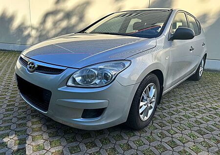 Hyundai i30 1.4 blue drive Classic HU-SERVICE-NEU