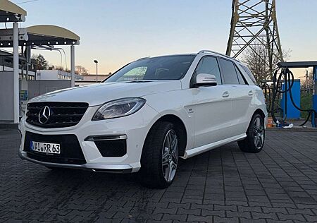 Mercedes-Benz ML 63 AMG 4Matic SPEEDSHIFT 7G-TRONIC Performance Package