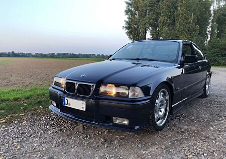 BMW 328 E36 Coupé styling 24 Schrick M3 Sitze M52B28