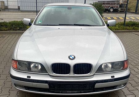 BMW 528i 528 e39 mit Gasanlage