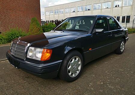 Mercedes-Benz E 200 1. Hand orig. 68.900 km, Erstlack