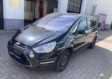 Ford S-Max Titanium