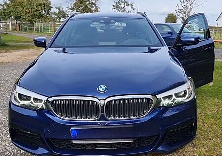 BMW 530 d xDrive M Sport Fahrwerk Sitze HuD Navi Leder