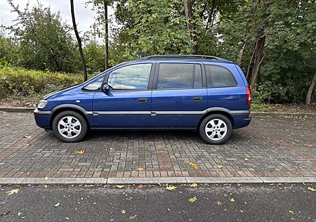 Opel Zafira 2.2 Selection