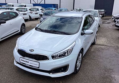 Kia Cee'd Ceed / 1.6 GDI SW Dream Team Edition