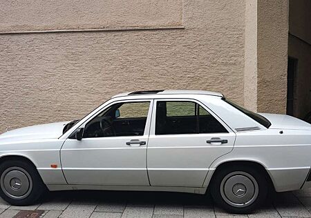 Mercedes-Benz 190 E *Erstlack * No Rost * Schiebedach * 1 Hand