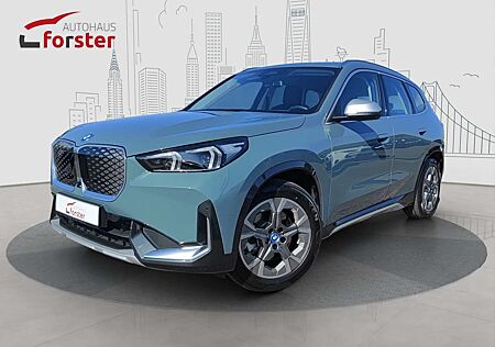 BMW iX1 xDrive30 xLine AHK ACC HUD Lenkradheizung