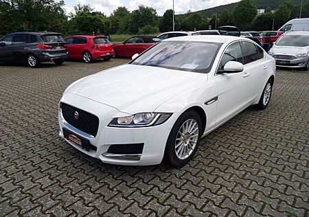 Jaguar XF Pure Automatik 1.Hand+Standheizung+Kamera+Navi+SHZ
