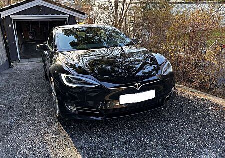 Tesla Model S 75D Allradantrieb