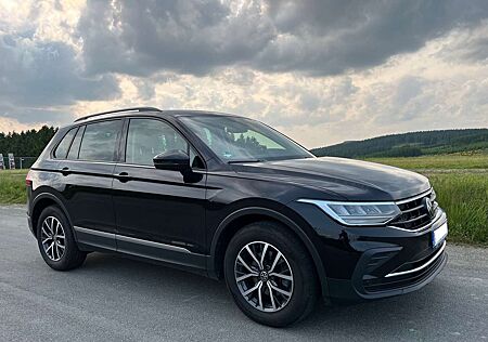 VW Tiguan Volkswagen TDI ACC LED Navi CarPlay 230V SR WR Top!