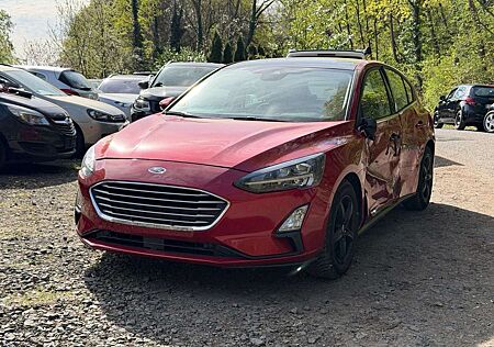 Ford Focus Lim. PANO VOLL FAHRBEREIT WENIG KM