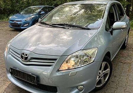 Toyota Auris Life