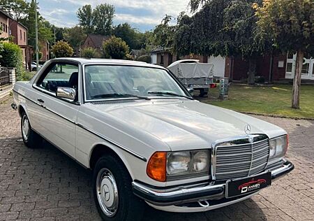 Mercedes-Benz 230 CE Coupé*W123*Automatik*S.Dach*Toller Zustnd