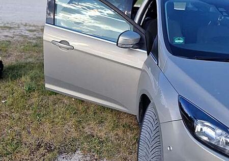 Ford Focus gebraucht kaufen Ford Focus Turnier 1.0 EcoBoost Start-Stopp-System Tita