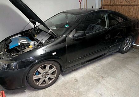 Opel Astra 2.2 16V Coupe