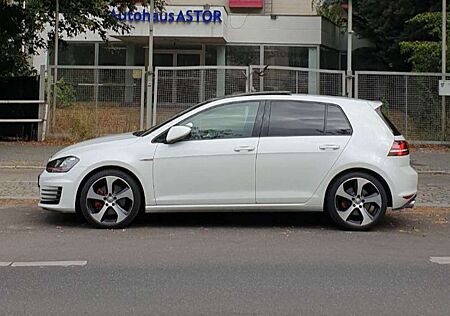 VW Golf GTI Volkswagen BlueMotion Technology
