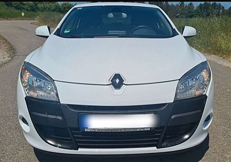Renault Megane dCi 130 FAP Coupe Night and Day