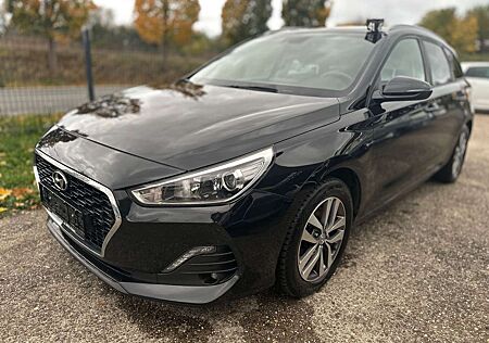 Hyundai i30 gebraucht kaufen Hyundai i30 1.6 CRDi YES! KAMERA * 1. HAND *
