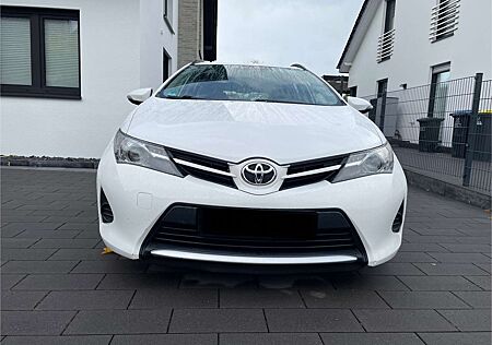 Toyota Auris 1.4 D-4D Touring Sports