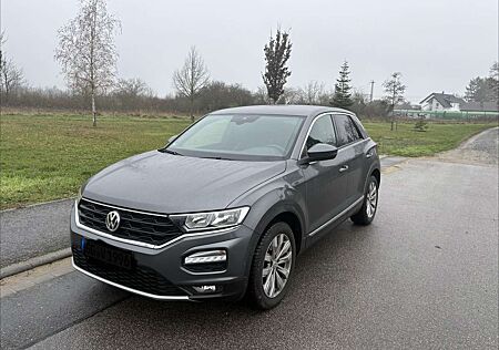 VW T-Roc Volkswagen Sport, Grau 150 PS
