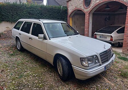 Mercedes-Benz E 220 T S124 220TE umfangreich überholt