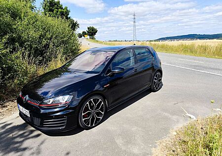 VW Golf GTI Volkswagen BlueMotion Technology DSG