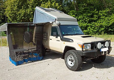 Toyota Land Cruiser HZJ78
