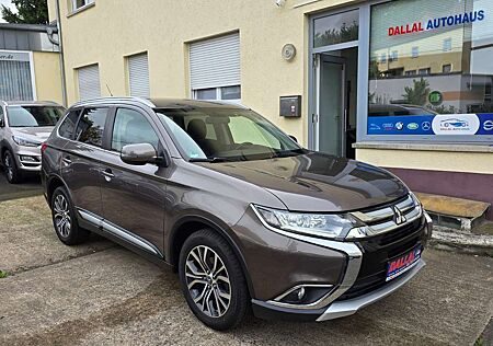 Mitsubishi Outlander Plus 4WD 7 Sitze